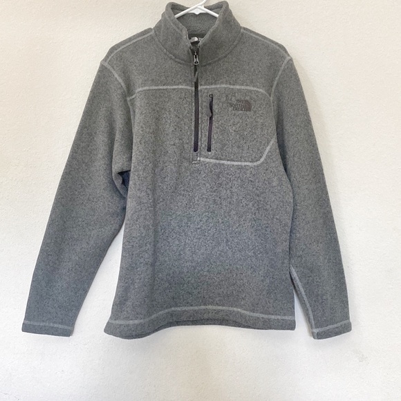 Mens half zip pullover Fleece sweater 🤍size M
